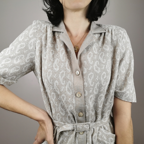 *sold* Vintage beige medium paisley belted shirt top - Picture 5 of 7